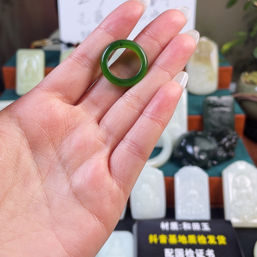 和田玉未镶嵌戒指