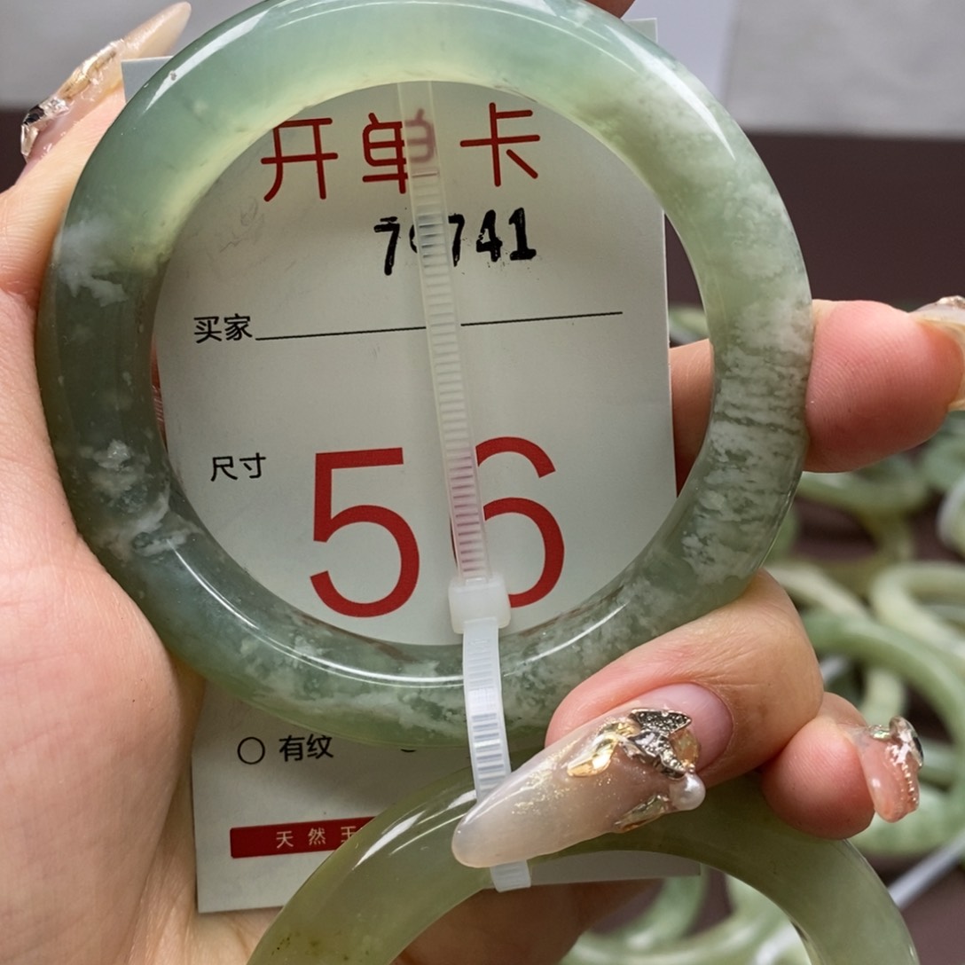 蛇纹石玉手镯未镶嵌