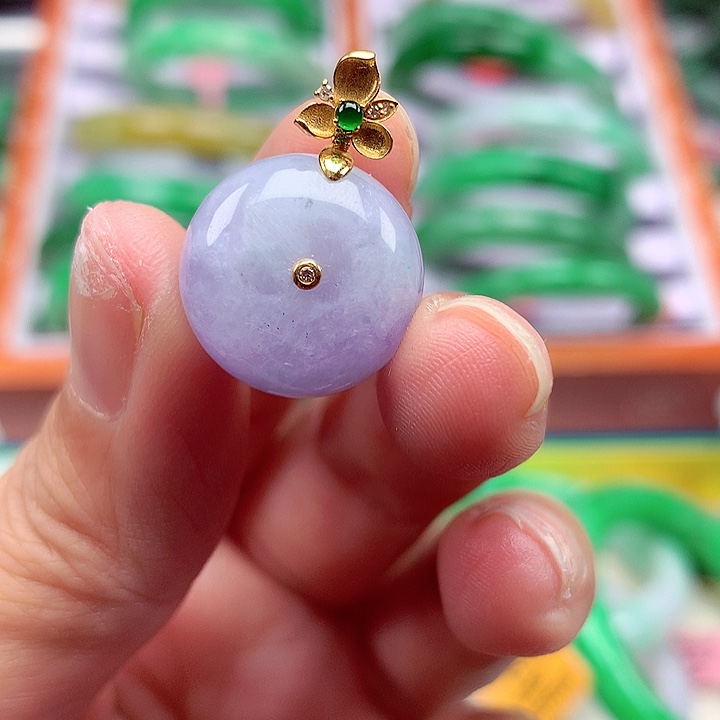 翡翠颈饰18K金镶嵌翡翠