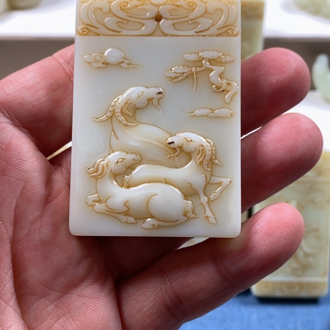 和田玉颈饰未镶嵌日**堂