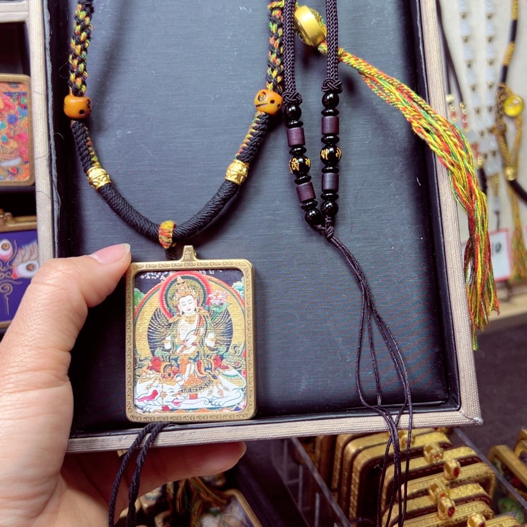 吊坠和*、美丽而美丽之路才