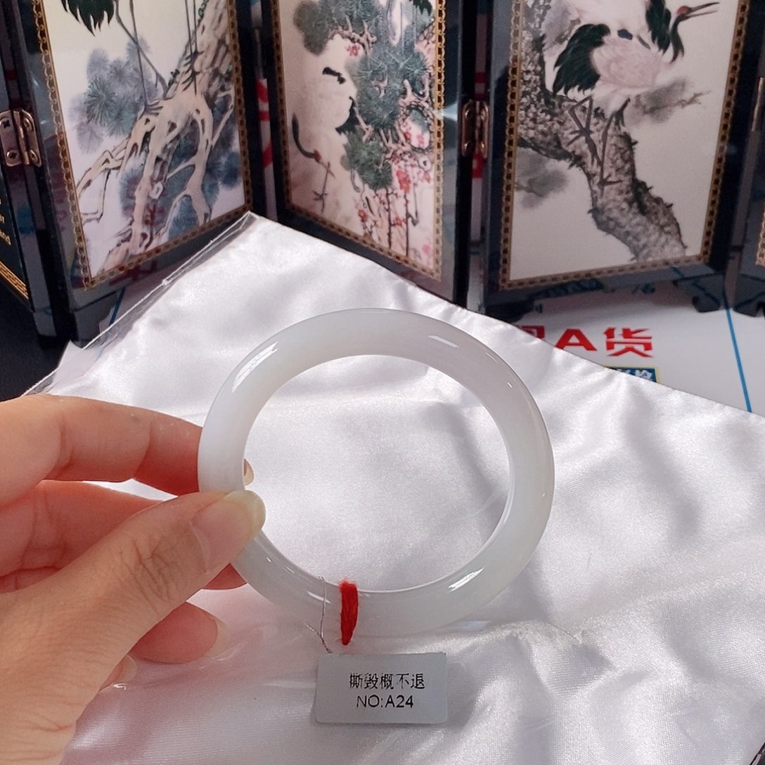 翡翠未镶嵌手镯手镯