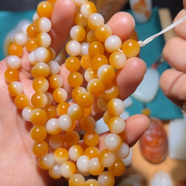 金***杨和田玉未镶嵌颈饰