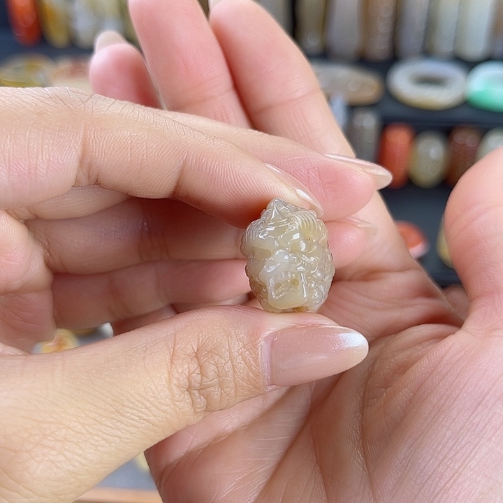 玛瑙手饰未镶嵌醒狮