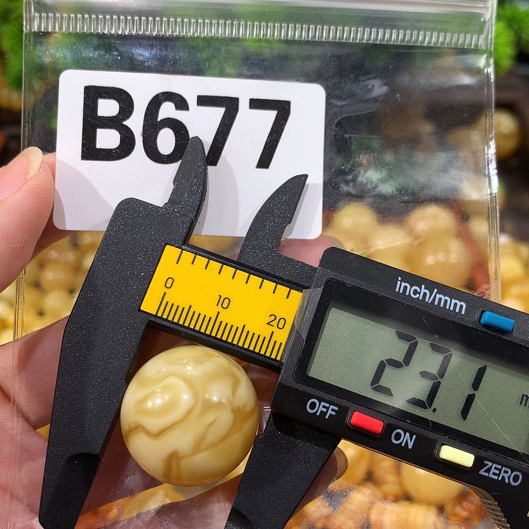 未镶嵌琥珀珠宝奇石
