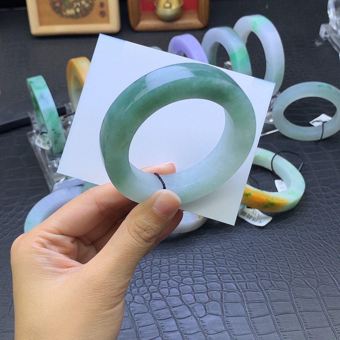 定制翡翠未镶嵌翡翠手镯