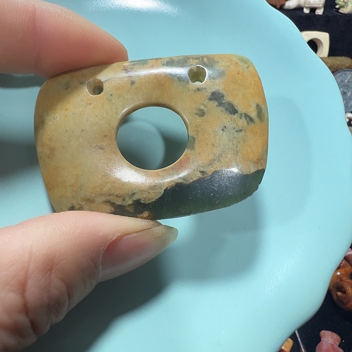 透闪石质玉未镶嵌挂件
