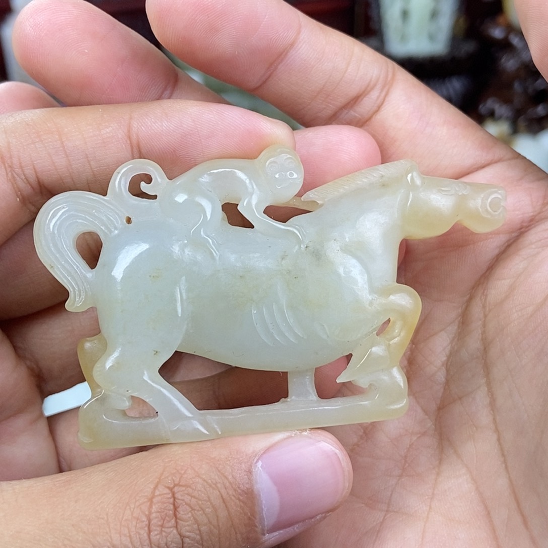 和田玉未镶嵌把件