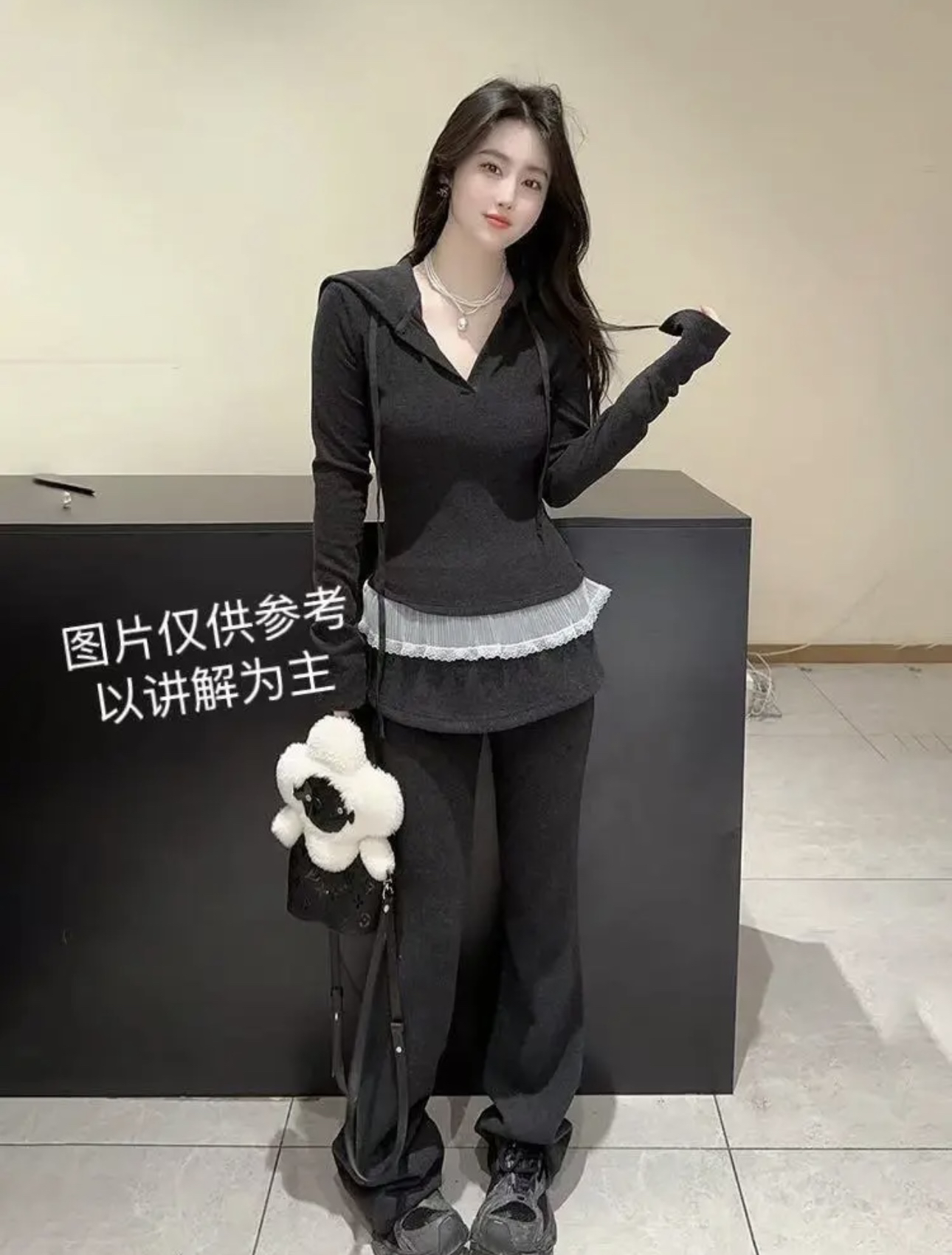 早春新款大码女装纸片人套装设计感蕾丝连帽上衣+屁帘阔腿喇叭裤