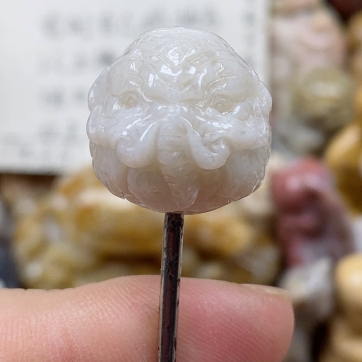 颈饰未镶嵌硅化珊瑚（珊瑚玉）