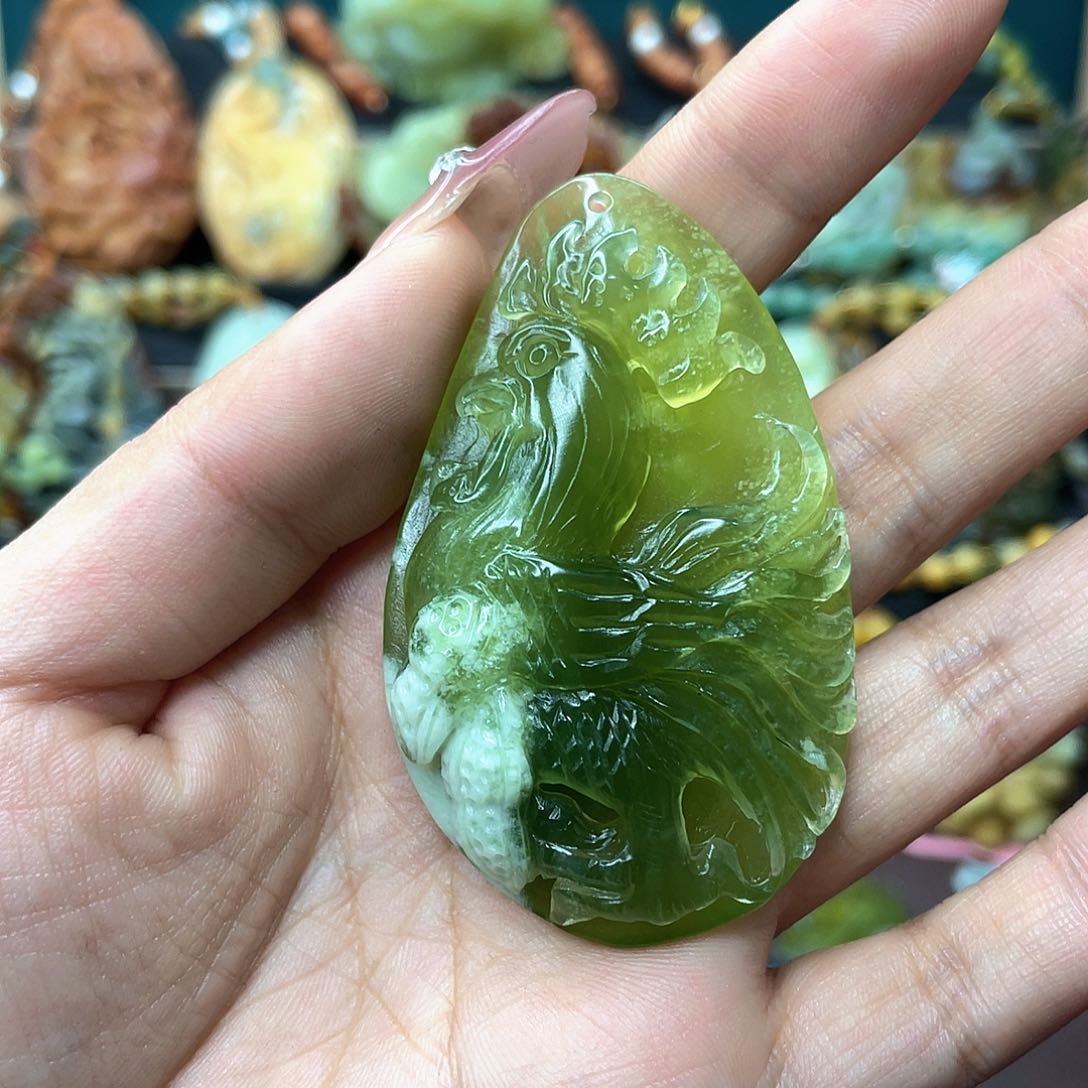 蛇纹石玉颈饰未镶嵌