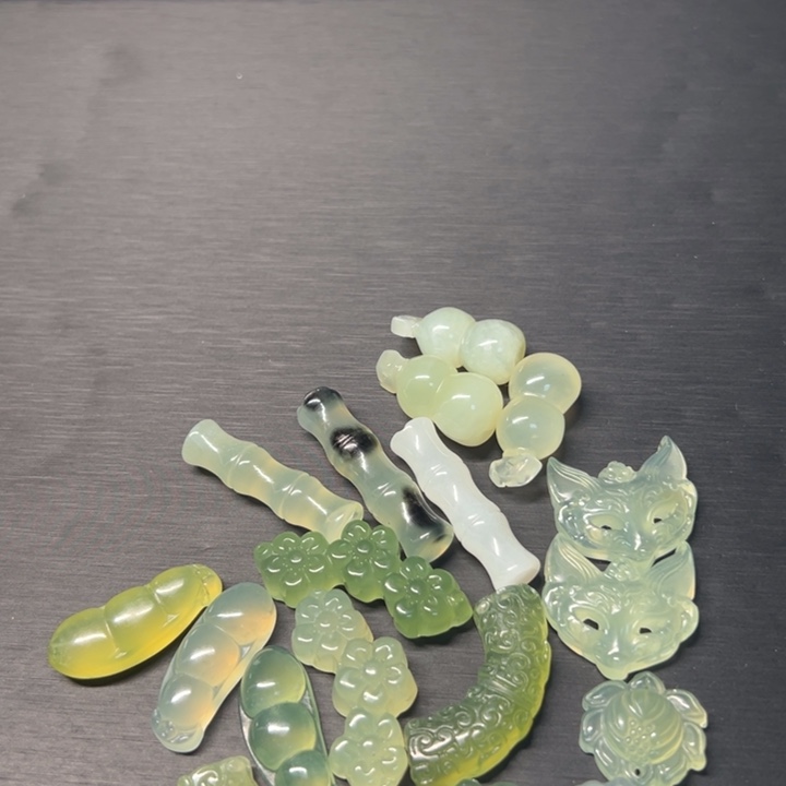 凌***岫玉未镶嵌颈饰吊坠