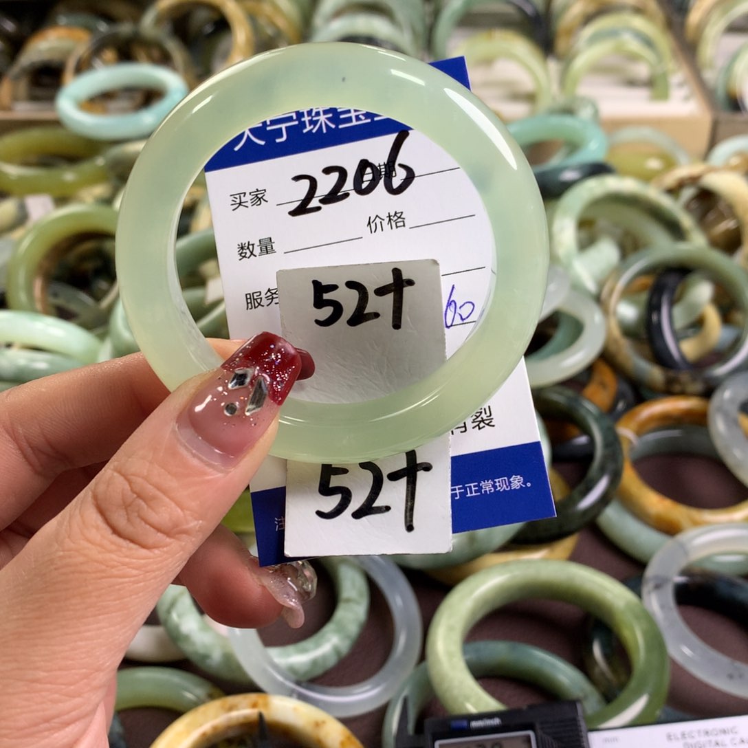 蛇纹石玉手镯未镶嵌2206