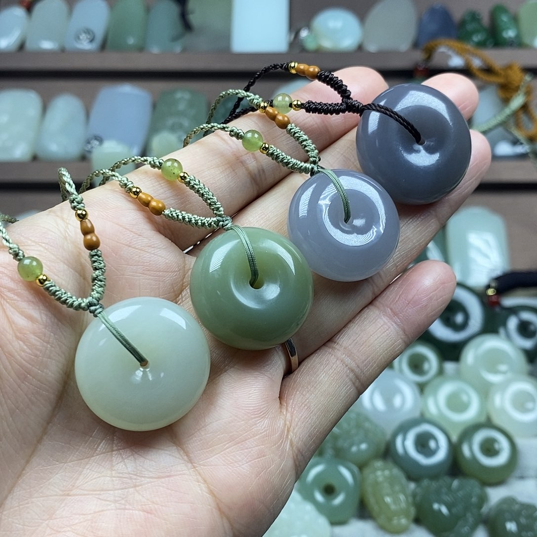 和田玉未镶嵌颈饰平安扣多样性发1件