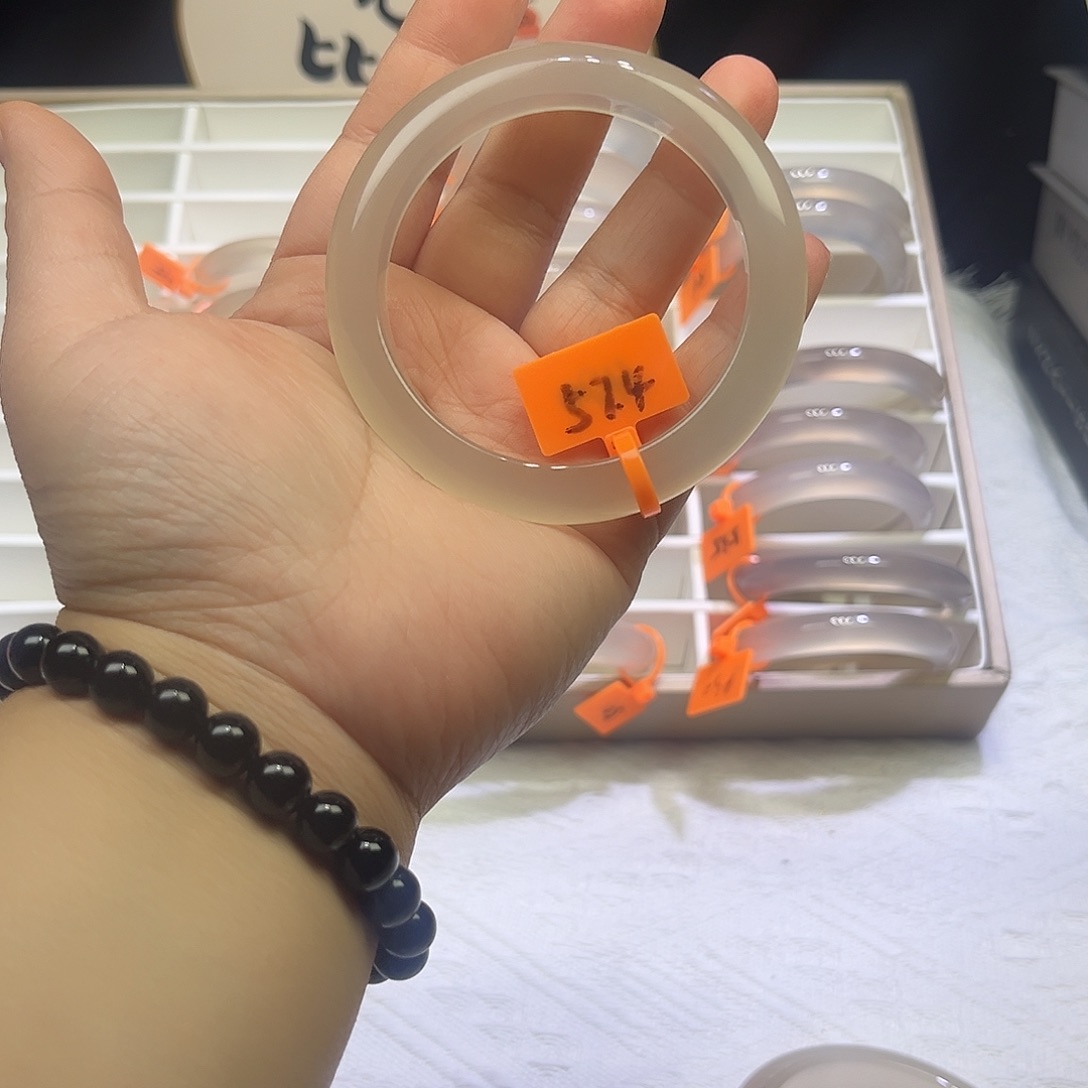 是***佳玛瑙/玉髓合金手镯