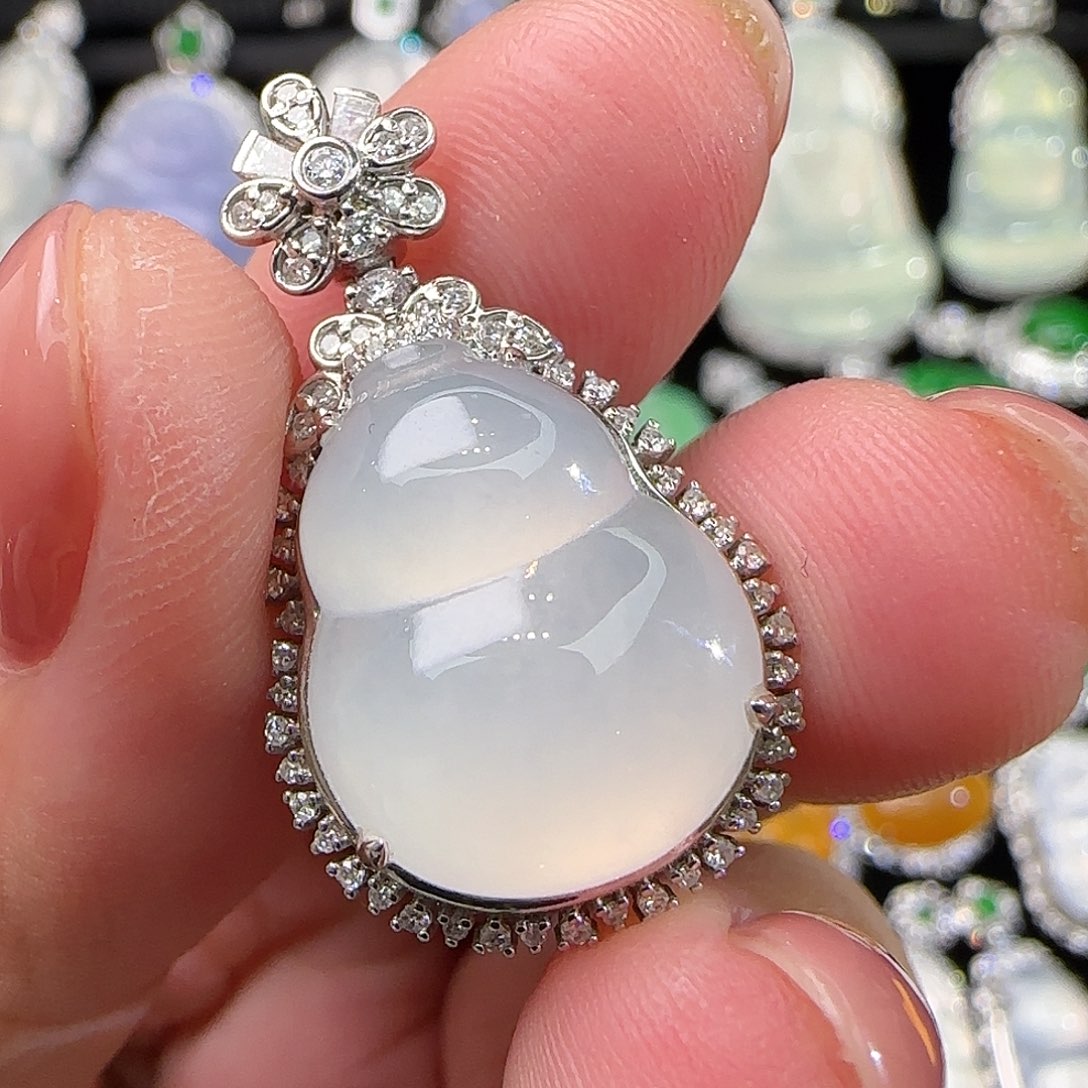 拉***丽翡翠18K金镶嵌颈饰天然翡翠