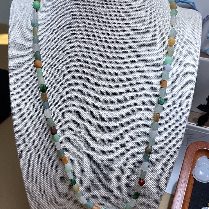 一***花翡翠未镶嵌颈饰项链