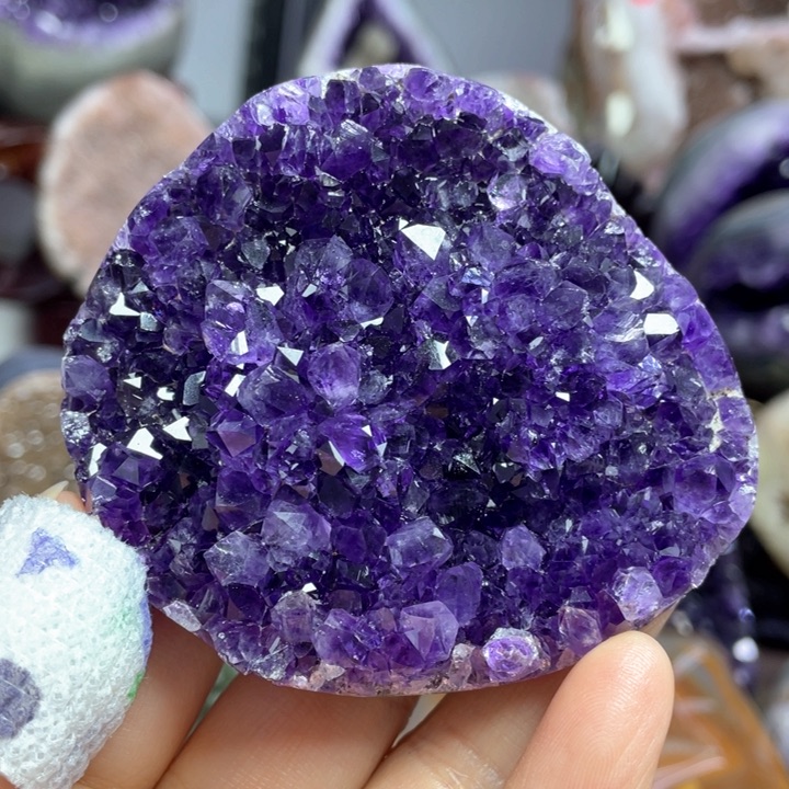 水晶摆件未镶嵌捡漏