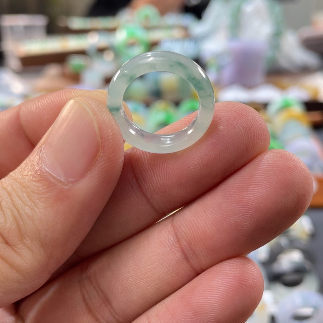 翡翠戒指未镶嵌良****婆翡翠