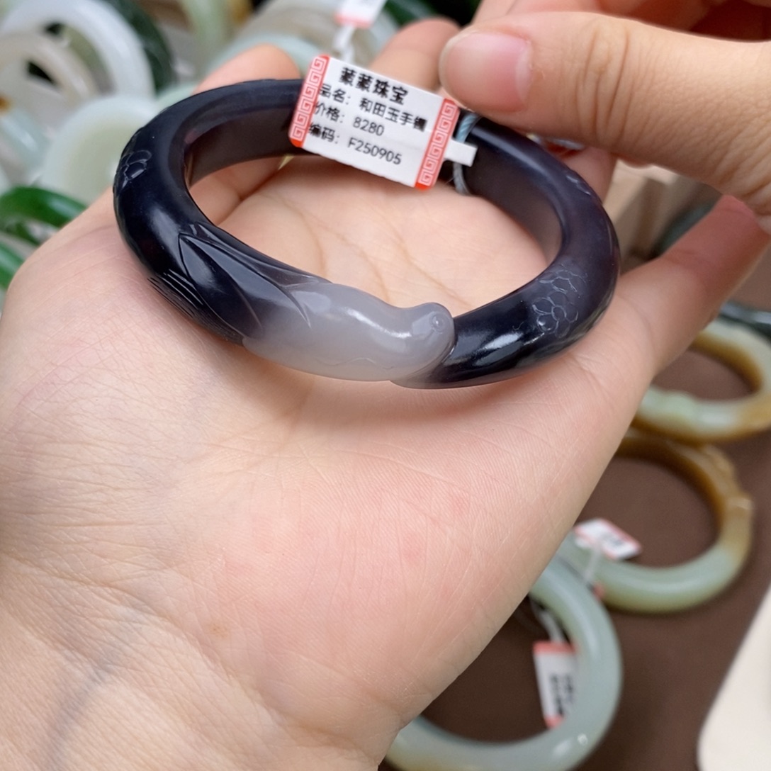 追***头和田玉未镶嵌手镯紫白狐狸手镯55#