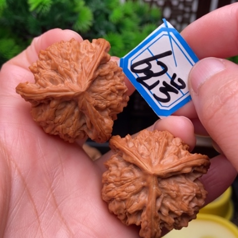 文玩核桃吊坠三棱40