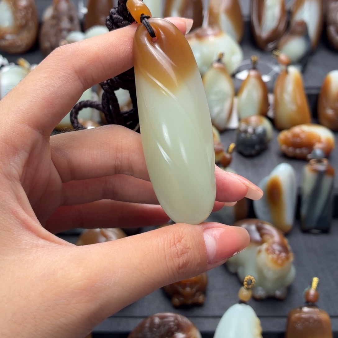 和田玉未镶嵌颈饰