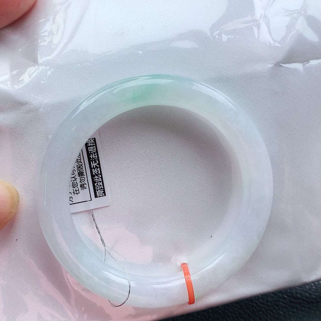 翡翠手镯未镶嵌天然翡翠手镯