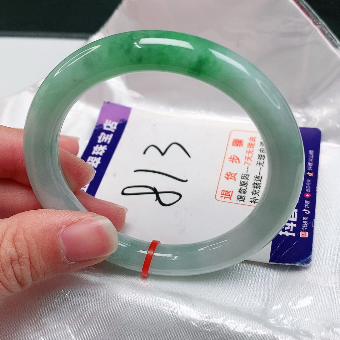 翡翠手镯未镶嵌翡翠