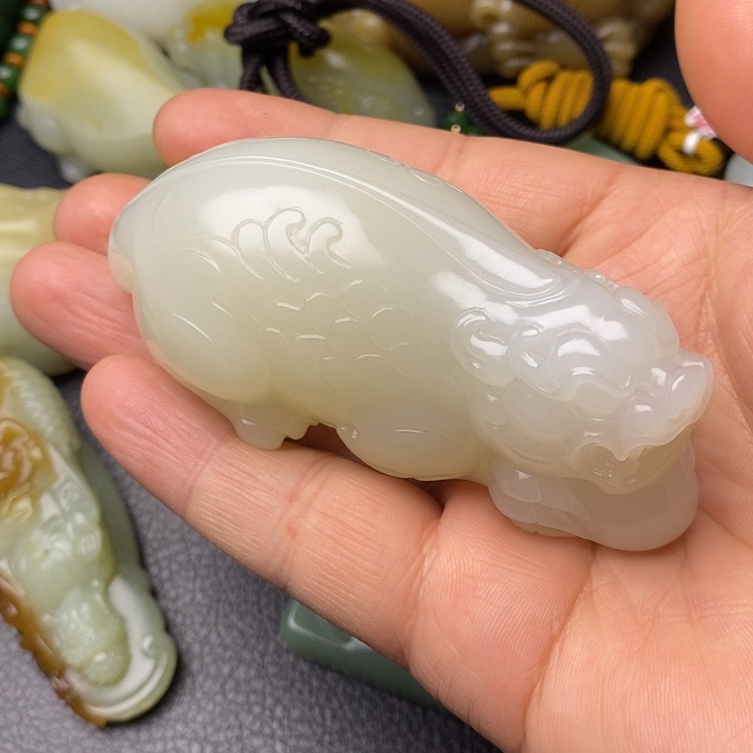 和田玉挂件未镶嵌青****仓