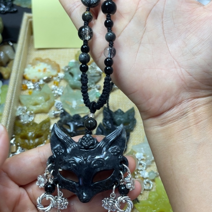 合金蛇纹石玉颈饰