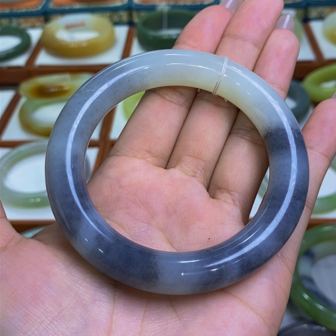 和田玉手镯未镶嵌和田青花55