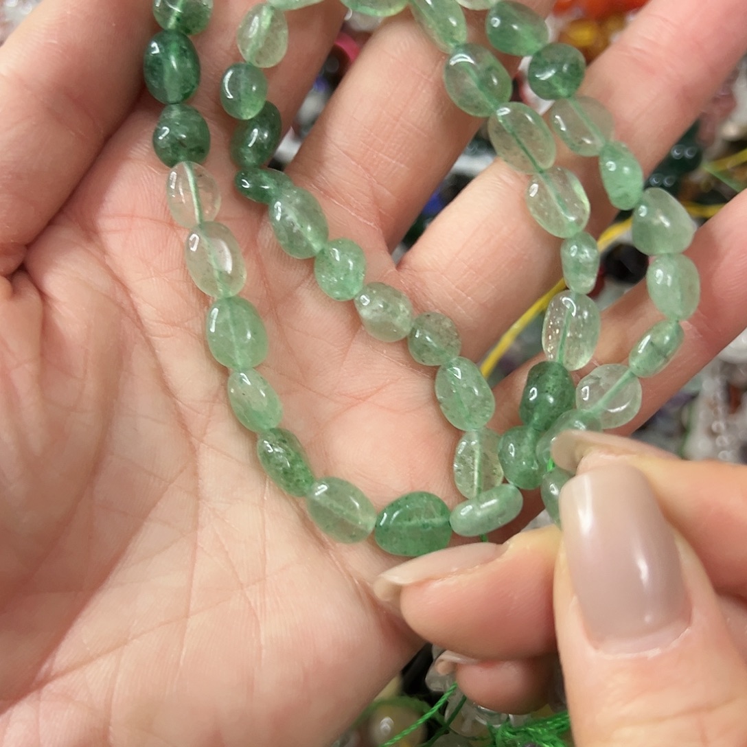 玛瑙/玉髓未镶嵌珠宝半成品，卡6x8绿草莓晶糖豆一条