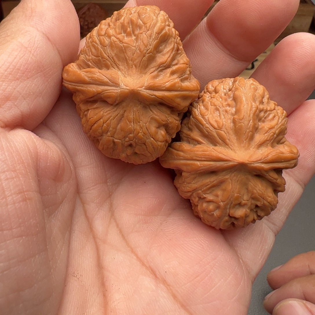 ****涛把件文玩核桃元宝