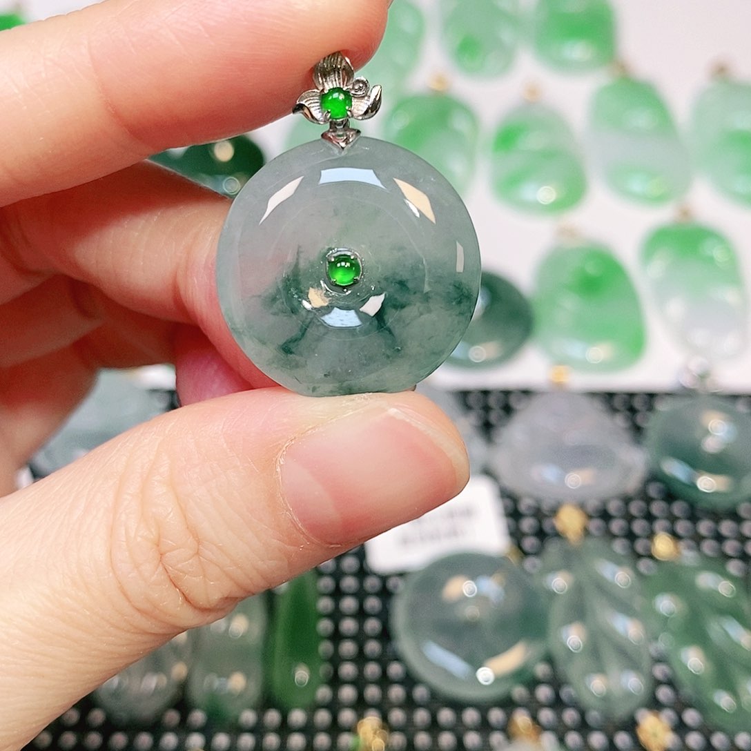 翡翠吊坠(不含链)18K金镶嵌