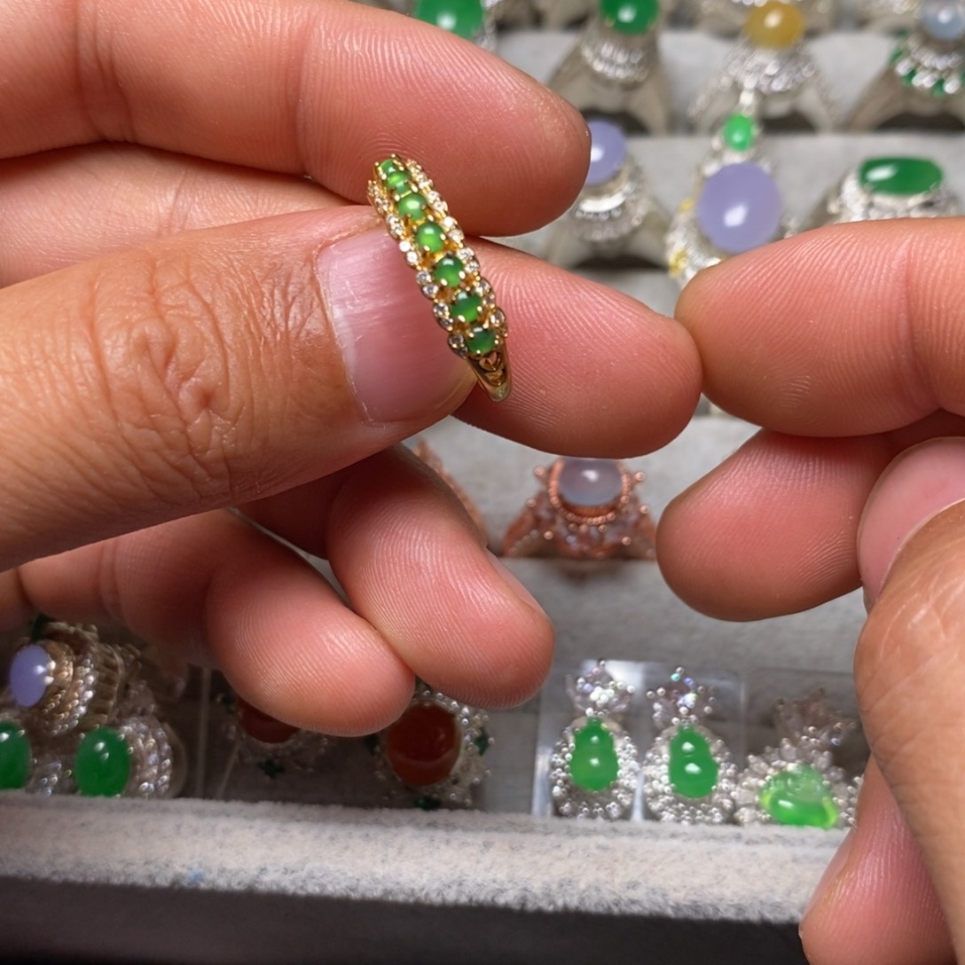 翡翠戒指未镶嵌戒指