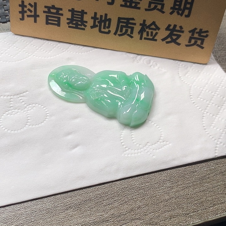 颈饰未镶嵌翡翠观音
