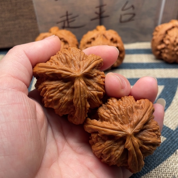 路***马核桃白狮子41核桃