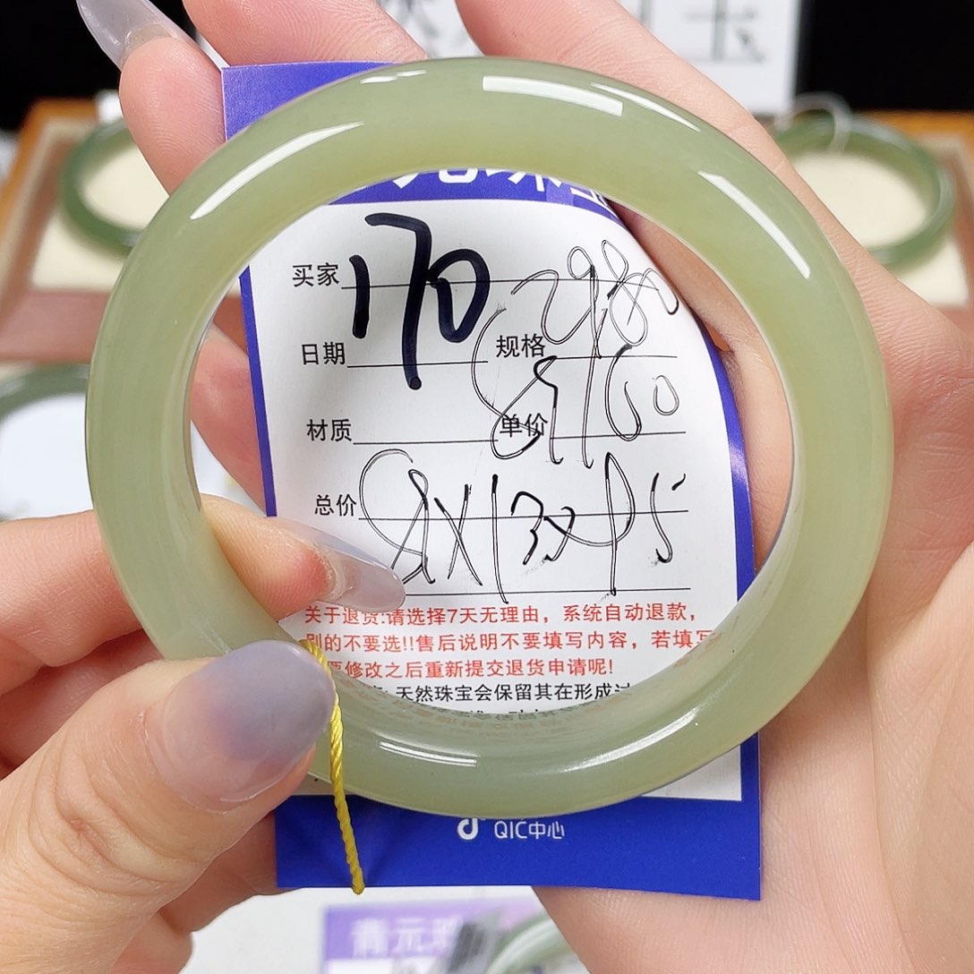 和田玉手镯未镶嵌