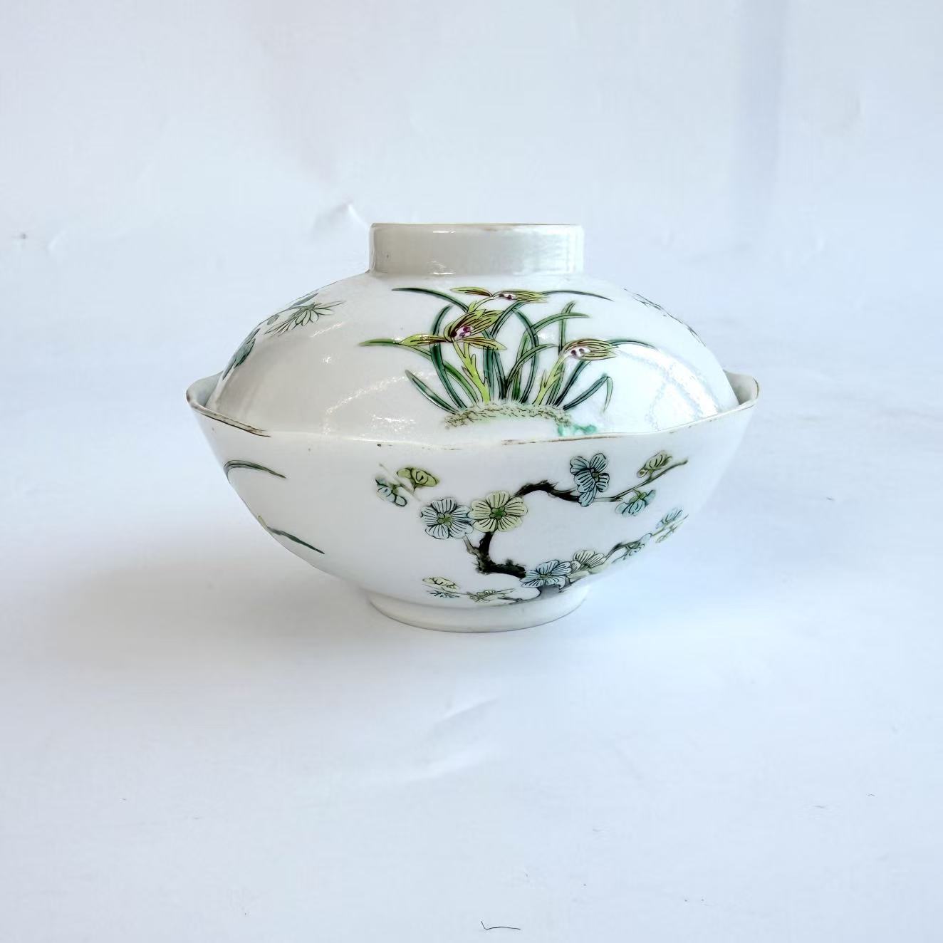 JM334清道光-粉彩梅兰竹菊花口盖碗【古董拍卖】