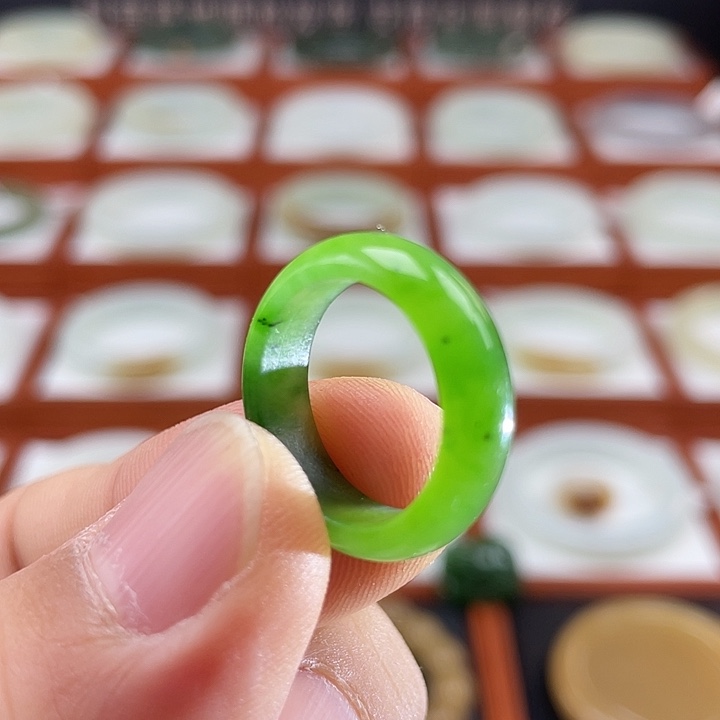 和田玉（碧玉）戒圈未镶嵌冰阳绿