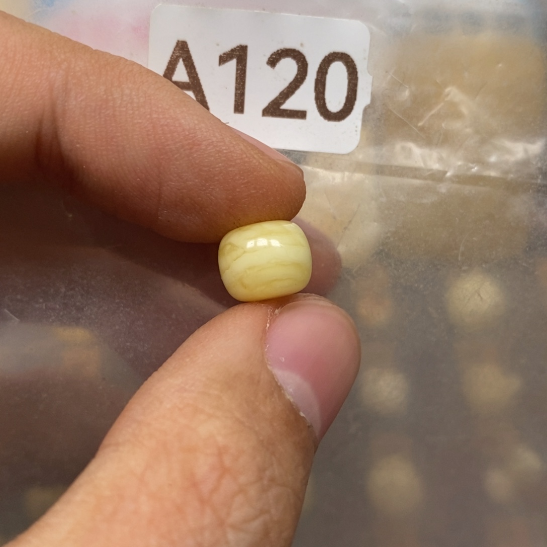 胡***馋蜜蜡未镶嵌裸石质检