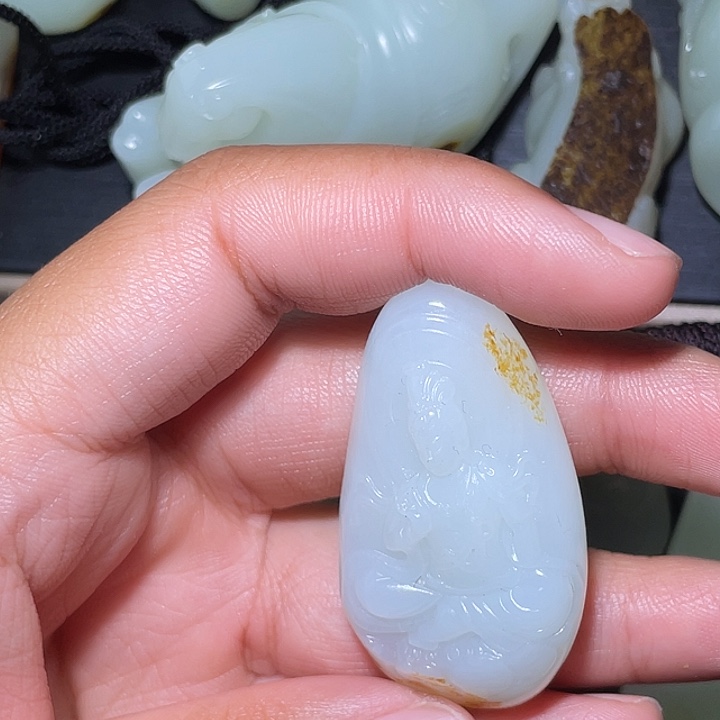 龙***藏和田玉未镶嵌车挂