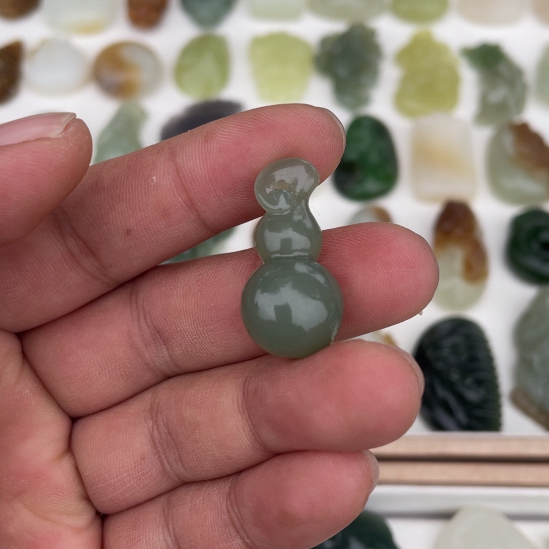 和田玉未镶嵌车挂