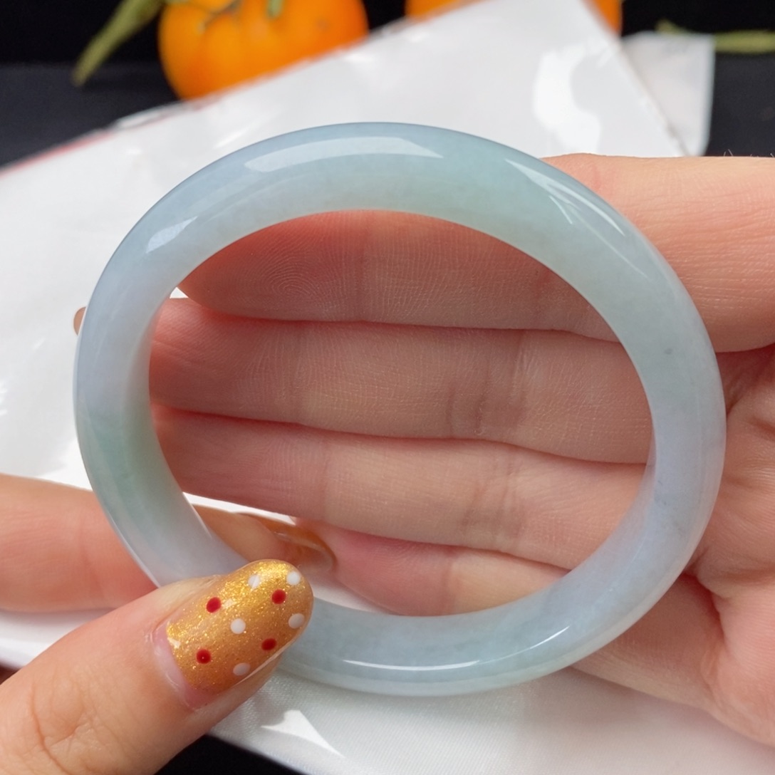 翡翠手镯未镶嵌58圈口