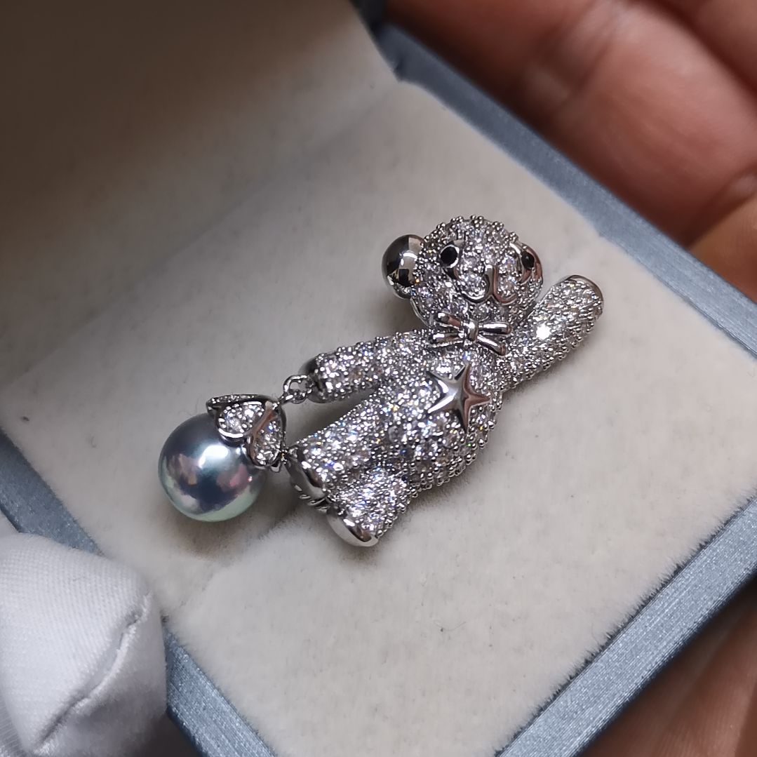 玉***号海水珍珠合金胸饰