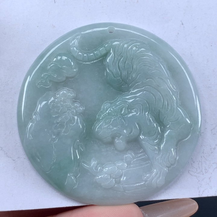 颈饰未镶嵌翡翠虎