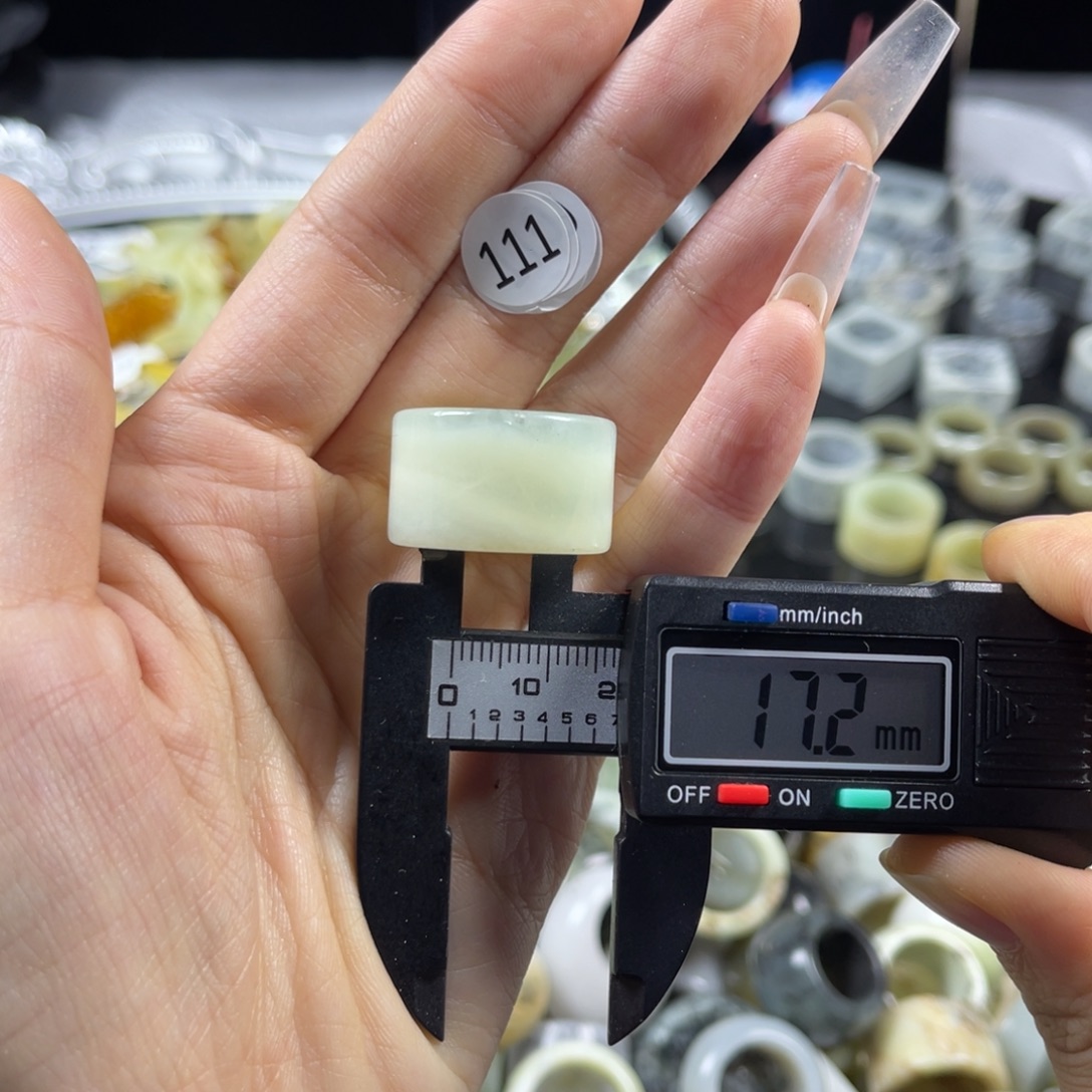 蛇纹石玉未镶嵌戒指