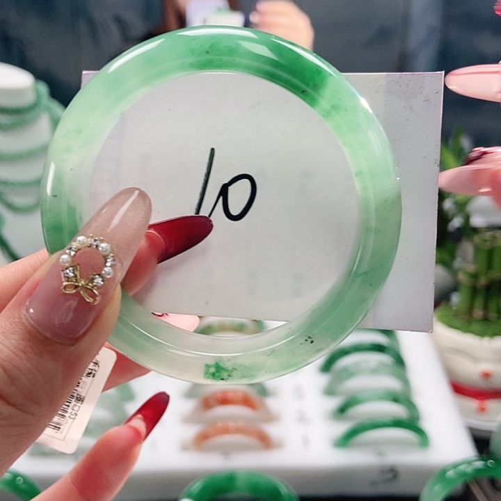 石英质玉手镯未镶嵌天然A货非洲翠手镯