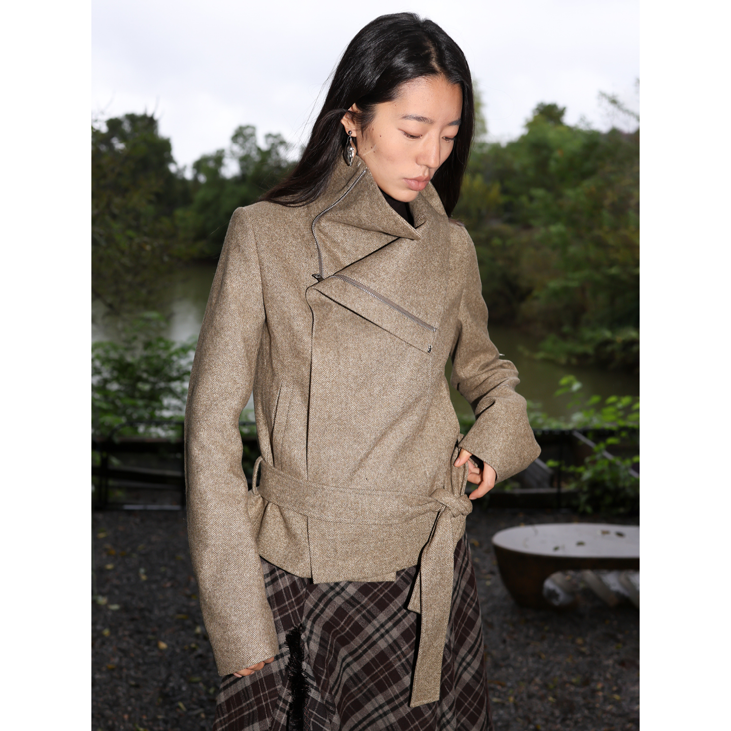 素舶 混色羊毛混纺保暖防风高立领斜门襟修身短款毛呢外套