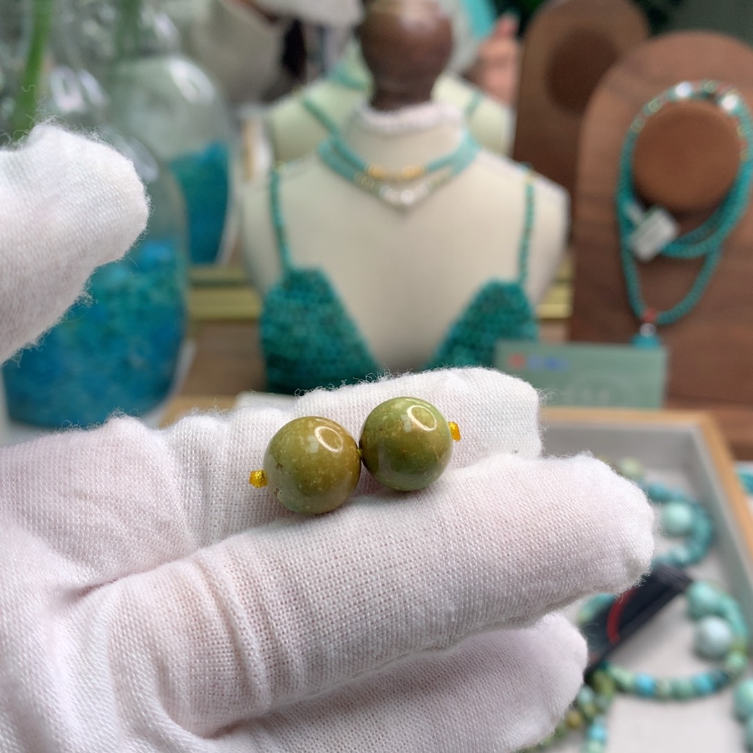 绿松石未镶嵌饰品